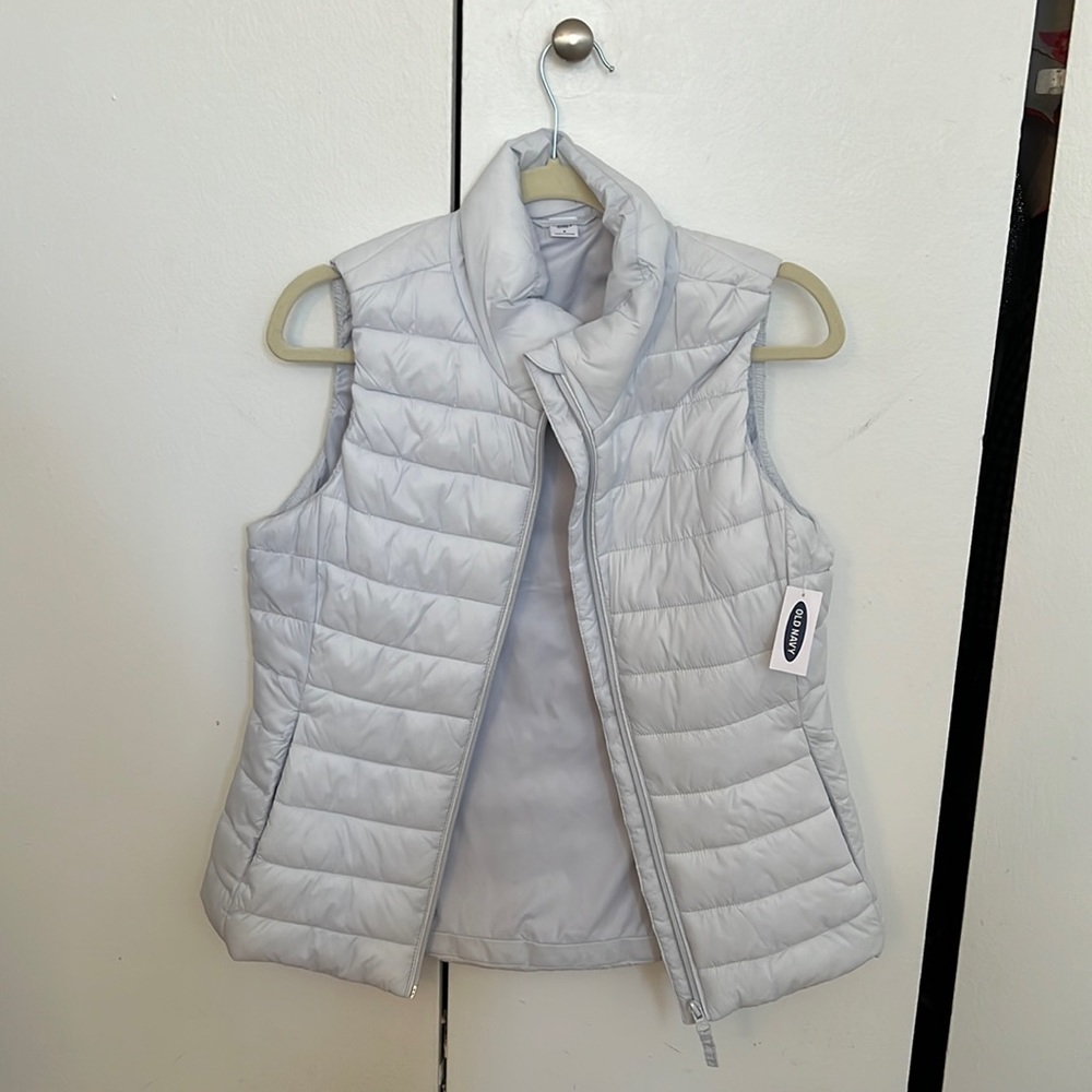 White Old Navy Puffer Vest